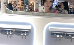 迈开腿尝尝你的草莓汁的图片